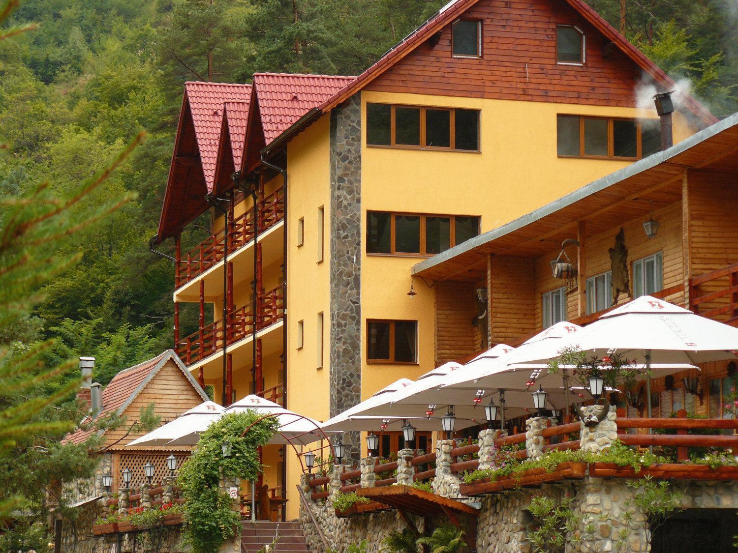 Pension Curmatura Stezii Rasinari Exterior photo
