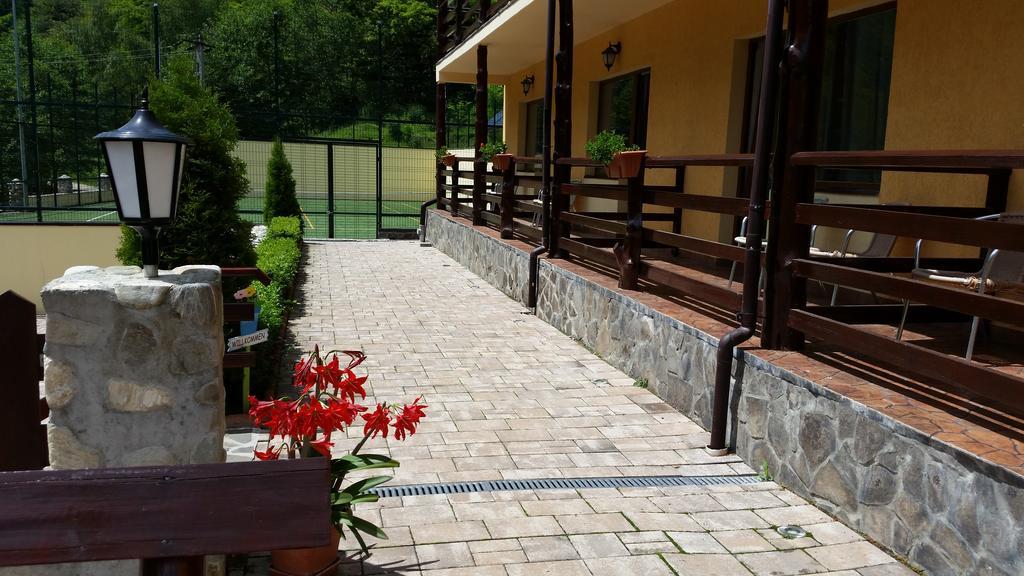 Pension Curmatura Stezii Rasinari Exterior photo